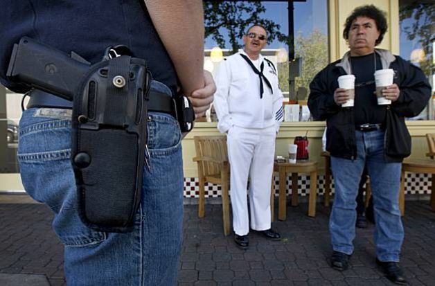 В большинстве штатов США разрешено открытое ношение огнестрельного оружия