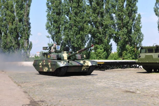 Згідно з укладеним у 2011 контрактом, Київ повинен поставити тайській армії 49 основних бойових танків 