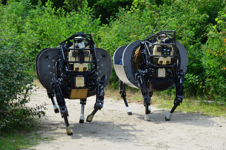 Роботы для поддержки пехотного взвода, способны автоматически переносить груз за своим подразделением. 