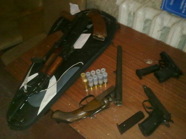 Милиционеры за ночь отобрали у молодежи арсенал оружия