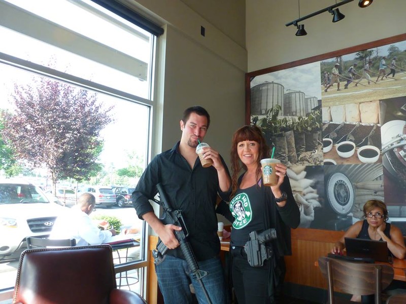 Раньше в сети кафе Starbucks любили собираться любители открытого ношения оружия