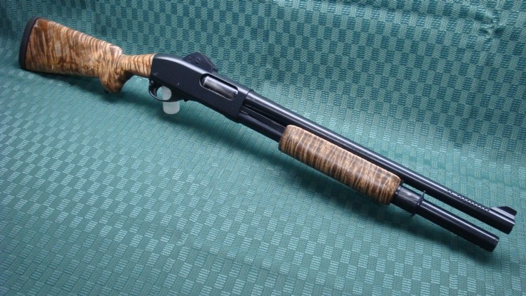 Remington 870 Tactica 1