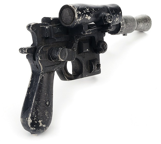 DL-44 було зібрано із різних деталей та частин пістолетів.