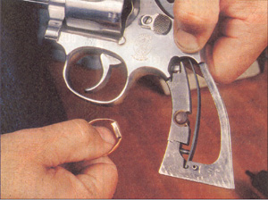 Спускний гачок «Magna» – перша спроба впровадити концепцію «розумної» зброї, 1975 рік.