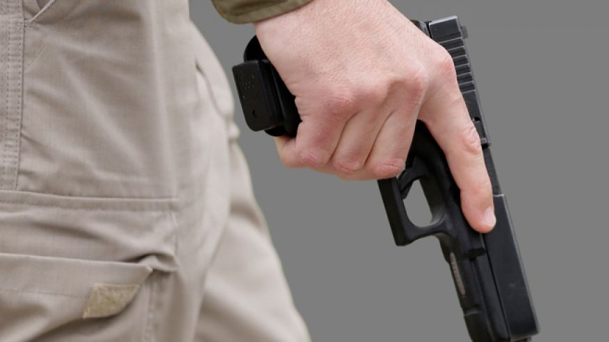 По заявлению Центра контроля над насилием, владельцы разрешений на скрытое ношение оружия ежегодно лишают жизни 100 человек 