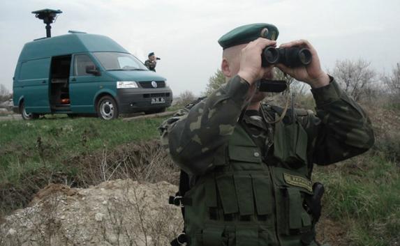 Пограничники задержали автомобили с оружием