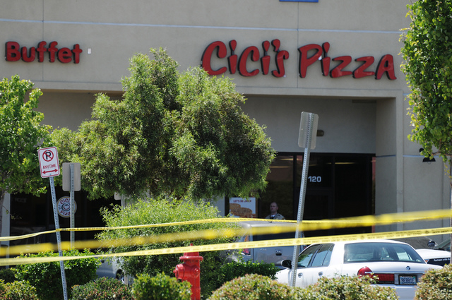 В пиццерии Cici's Pizza были застрелены два полицейских
