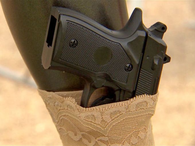 Нові способи прихованого носіння зброї для жінок