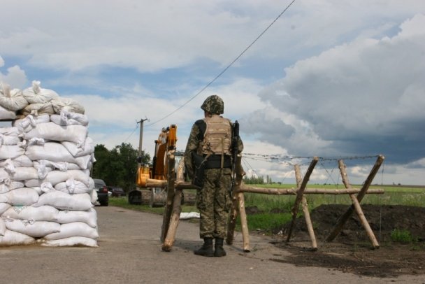 Границу Украины укрепят рвами с водой и 