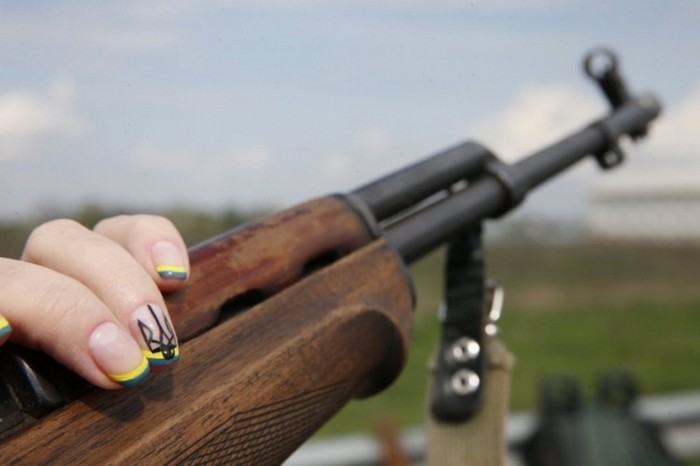 Багато років українцям розповідали байки про те, що зброя має бути тільки у «професіоналів»