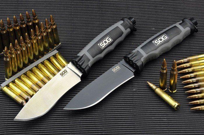 Модель ножа BladeLight Camp оснащена клинком из нержавеющей стали с финишной отделкой под сатин, а модель Tactical с порошковым покрытием. Длина клинка 4,5 дюйма