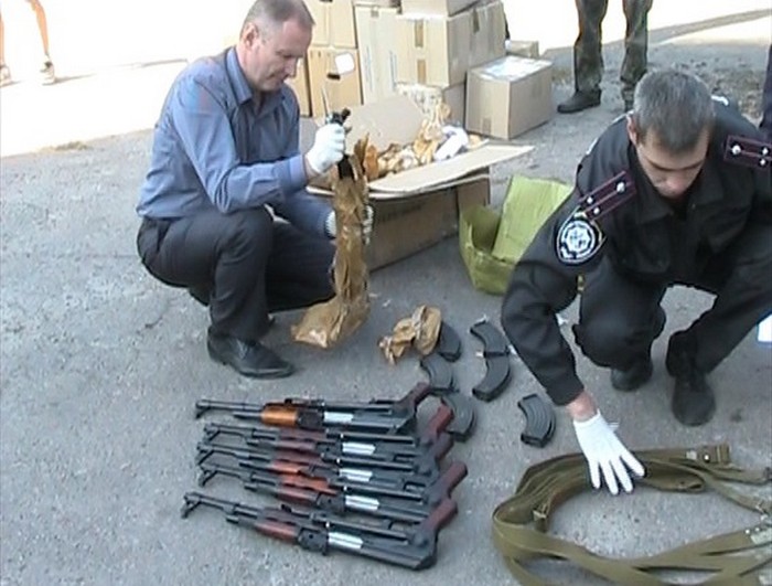 У Сумській області затримали перевізника із великою партією вогнепальної зброї