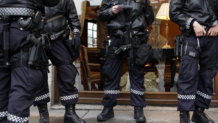 Полиции Норвегии теперь разрешат носить оружие