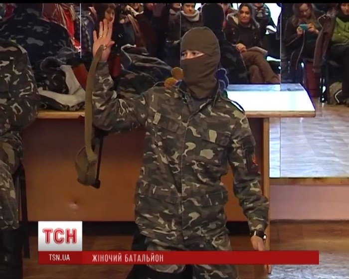 Во Львове «женская рота» вызвалась пройти военную подготовку