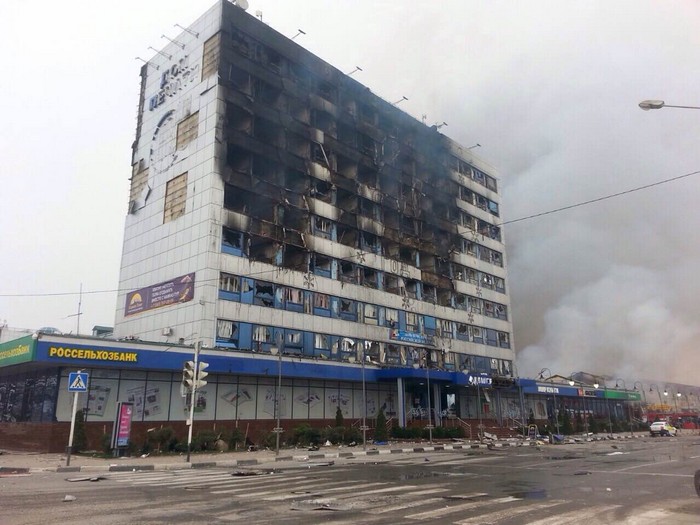 Будинок Друку в Грозному, після нічних обстрілів карних загонів
