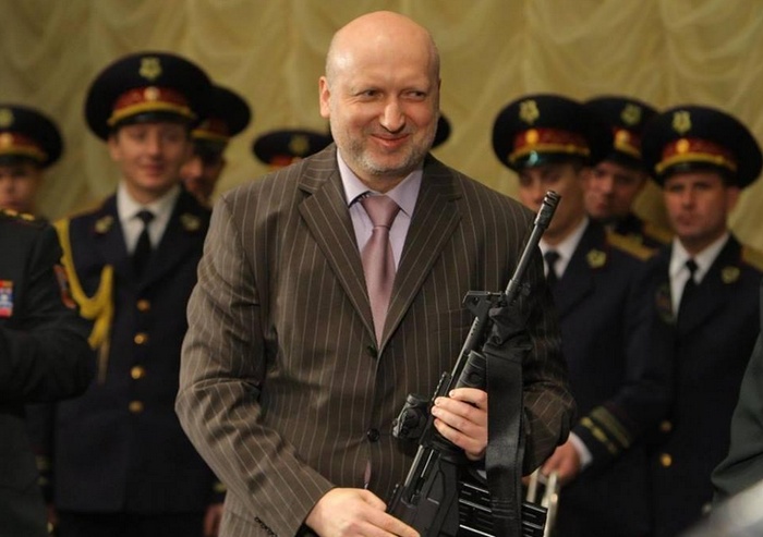 Україна повинна створювати зброю без участі Росії