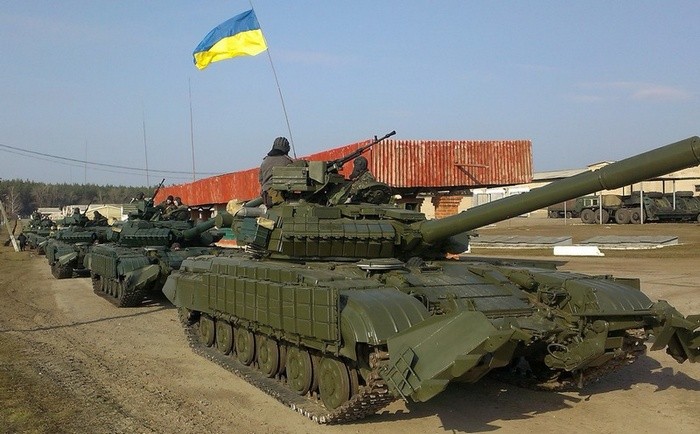 Україна зобов'язана запровадити воєнний стан і дати відсіч