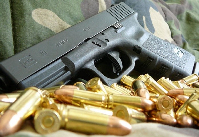 Українські прикордонники вилучили у американця пістолет Glock та іншу зброю