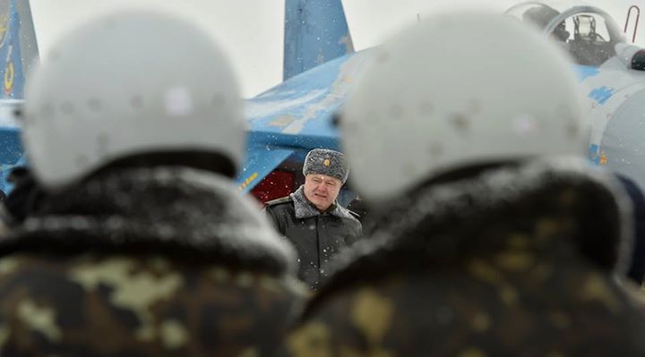 Порошенко заявил о готовности объявить в Украине военное положение.