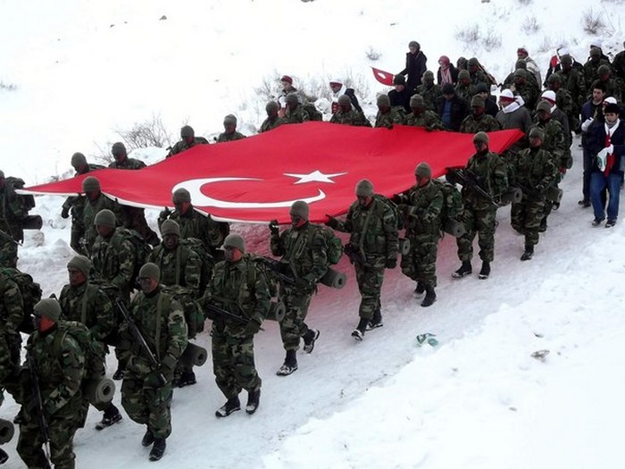 У Міністерстві оборони Туреччини повідомили, що за звільненням від служби у Збройних силах вже звернулося понад 200 тисяч осіб.