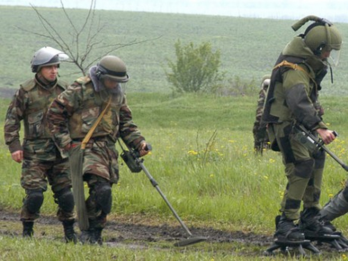 НАТО допоможе Україні в розмінуванні визволених територій
