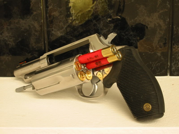 Taurus Judge: револьвер под патроны .45 Long Colt и .410