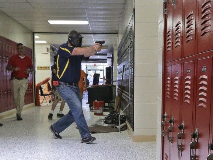 В штате Оклахома преподавателям в школах и университетах разрешили иметь при себе оружие