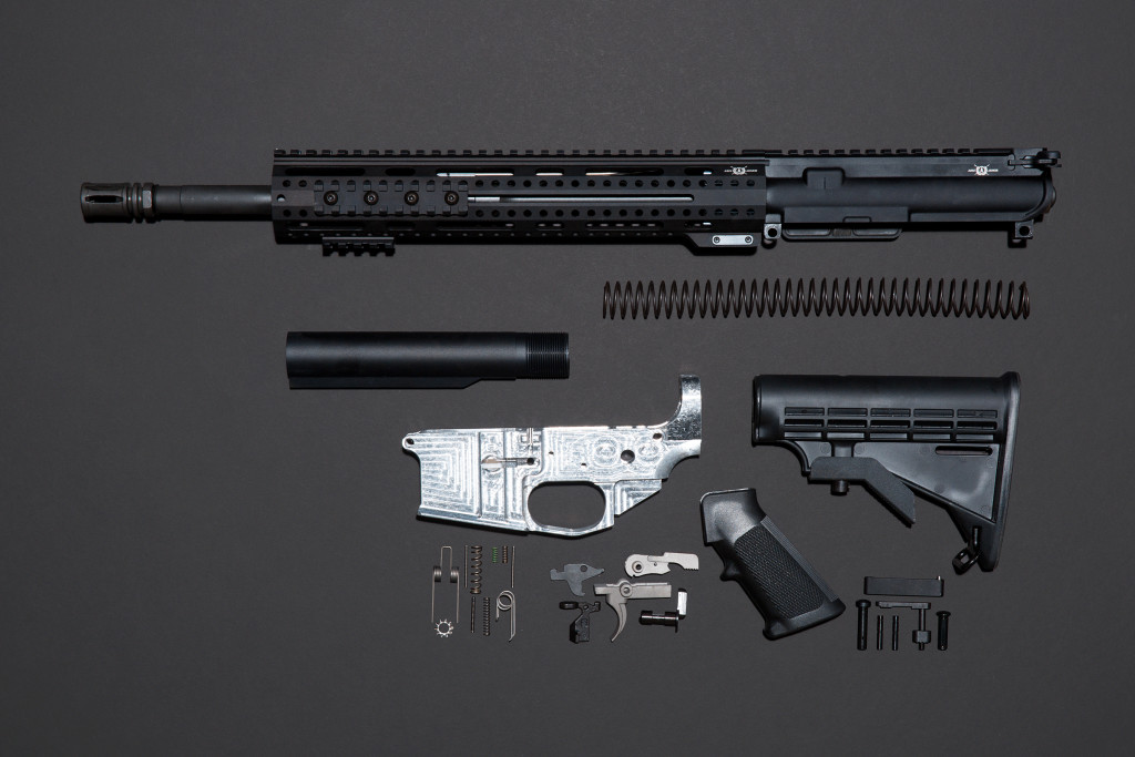 Все компоненты AR-15, включая собственноручно сделанную ствольную коробку