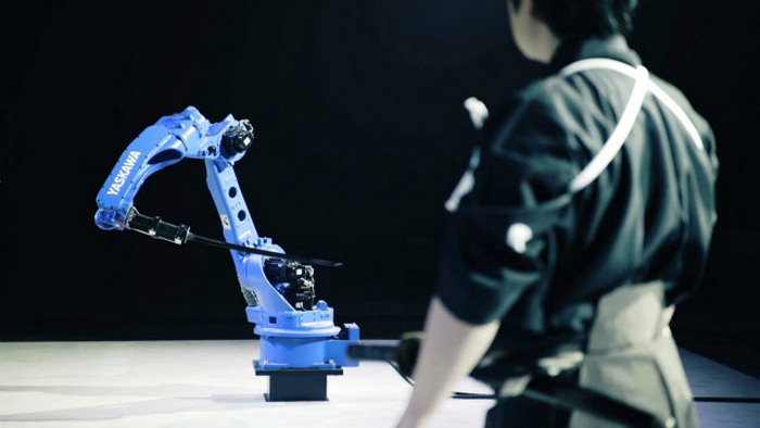 Іndustrial robot vs sword master 