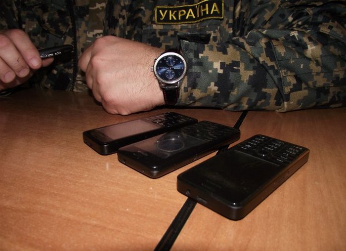 Рада запретила военным пользоваться мобильными в зоне АТО