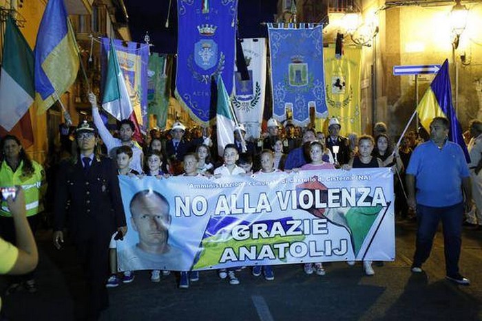 В Италии прошло шествие в честь погибшего украинца, пытавшегося остановить грабителей