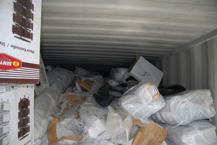 Container with aid for “refugees“ was full of weapons and ammunition 