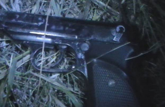 У зловмисника вилучили пістолет зарубіжного виробництва і три патрони калібру 9 мм