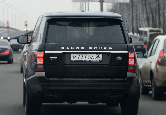 Особу ймовірного стрільця, який зник на автомобілі Range Rover з номерами Р777ОА 50, встановлено і оголошено у розшук.