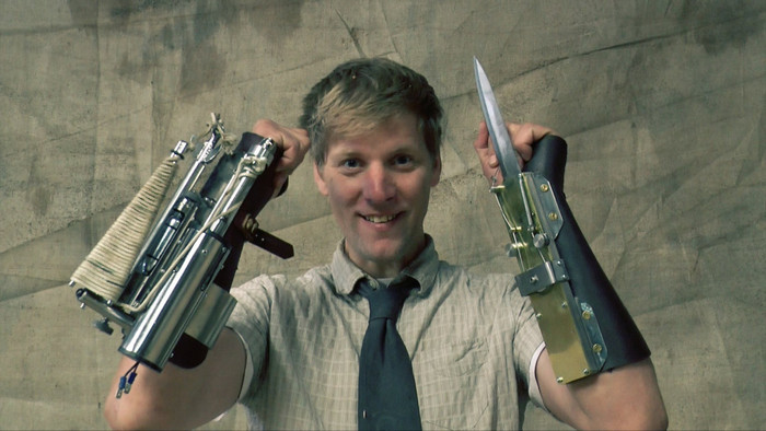 Британский сантехник воссоздает необычное оружие из игр и фильмов