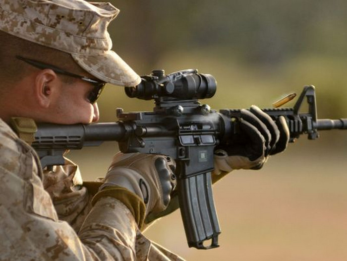 Гвинтівка M4 була розроблена на основі M16A2 у першій половині 90-х років