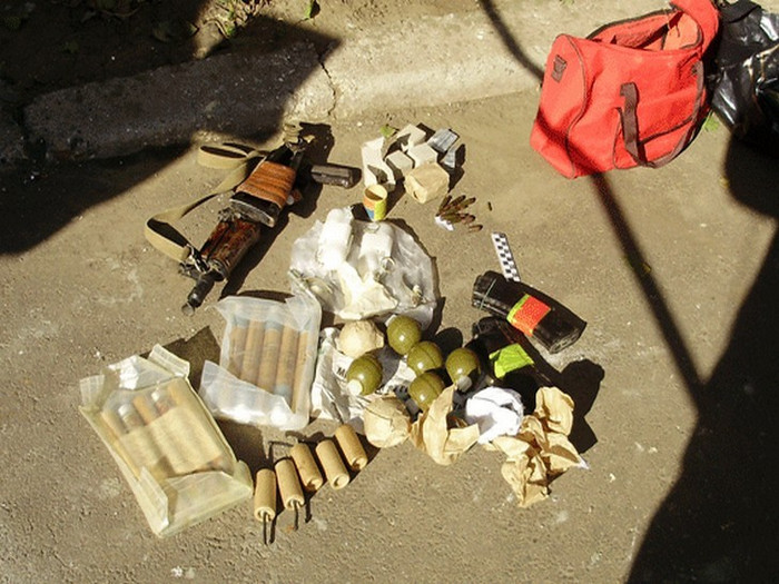 В Одесі в сміттєвому баку виявили велику кількість зброї
