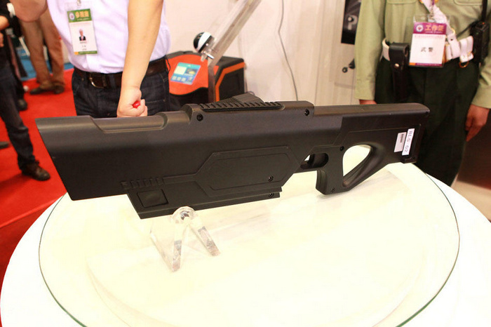 Лазерная винтовка PY132A на выставочном стенде