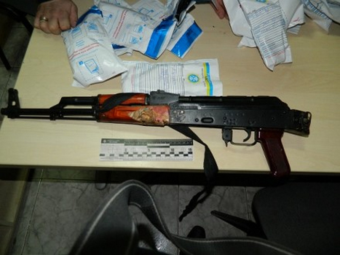 Поліцейські вилучили у Києві зброю та спецзасоби