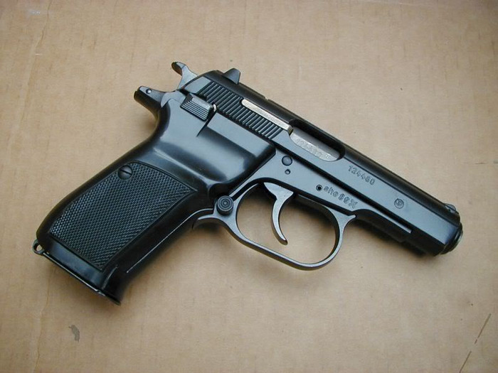 Пистолет CZ 82