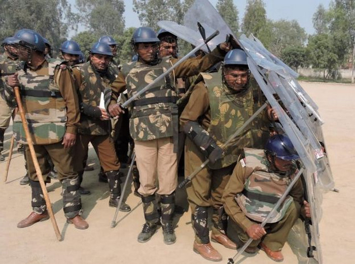 Індійських поліцейських озброять рогатками