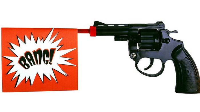 Грабіжник з іграшковим пістолетом отримав кулю в шию зі справжньої зброї