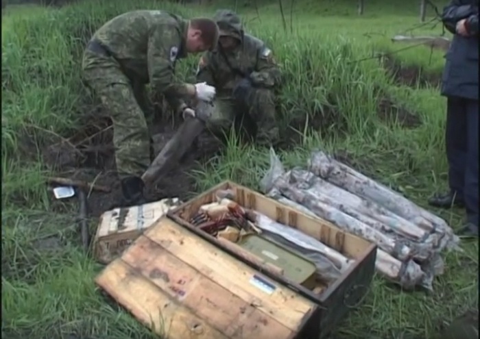 В пригороде Днепропетровска обнаружен тайник с гранатометами и боеприпасами 
