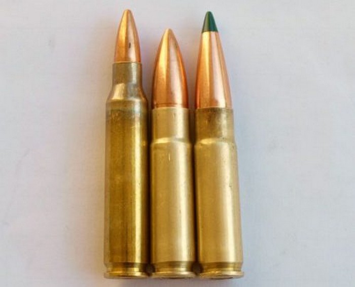 Слева направо – .223 Rem, .300 UP с пулей Sako 124 гранов 120A и .300 UP с пулей Sierra 155 гранов TMK 