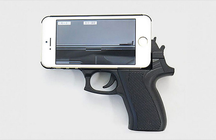 В лондонском аэропорту полиция «обезвредила» владельца чехла для iPhone в виде пистолета