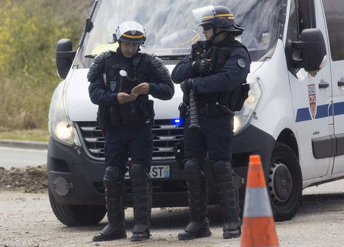 Вооруженные ножами неизвестные захватили заложников в церкви на северо-западе Франции