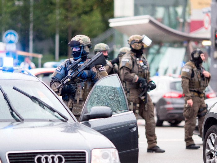 У Німеччині затримали торгівця зброєю, який продав пістолет мюнхенському стрільцю