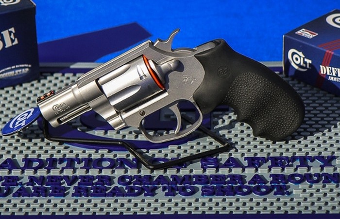 Новый револьвер Colt Cobra .38 Special