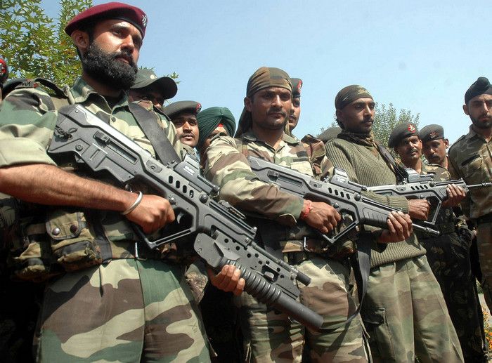 З 2002 року спецпідрозділи Індії озброєні гвинтівками Tavor