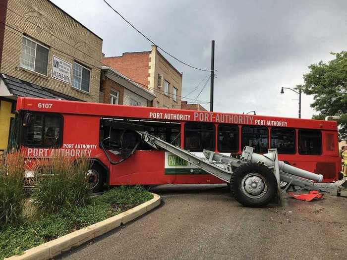 Автобус против гаубицы
